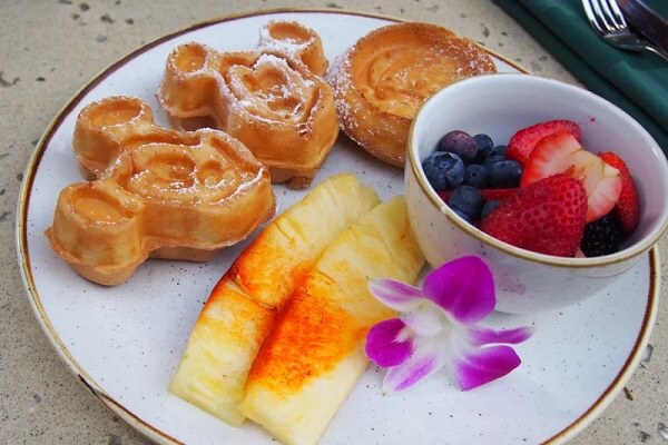 アウラニディズニーの朝食 ハワイアンエイト