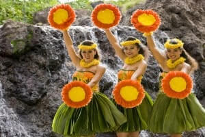 【マウイ・ヌイ・ルアウ】ハワイを含むポリネシアの歌やダンスを鑑賞いただけるショーです。迫力満点のファイヤーダンスもあります。