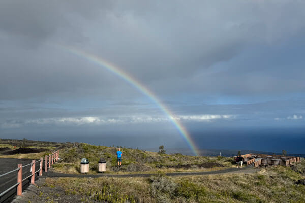 ハワイ火山国立公園（キラウエア）の虹